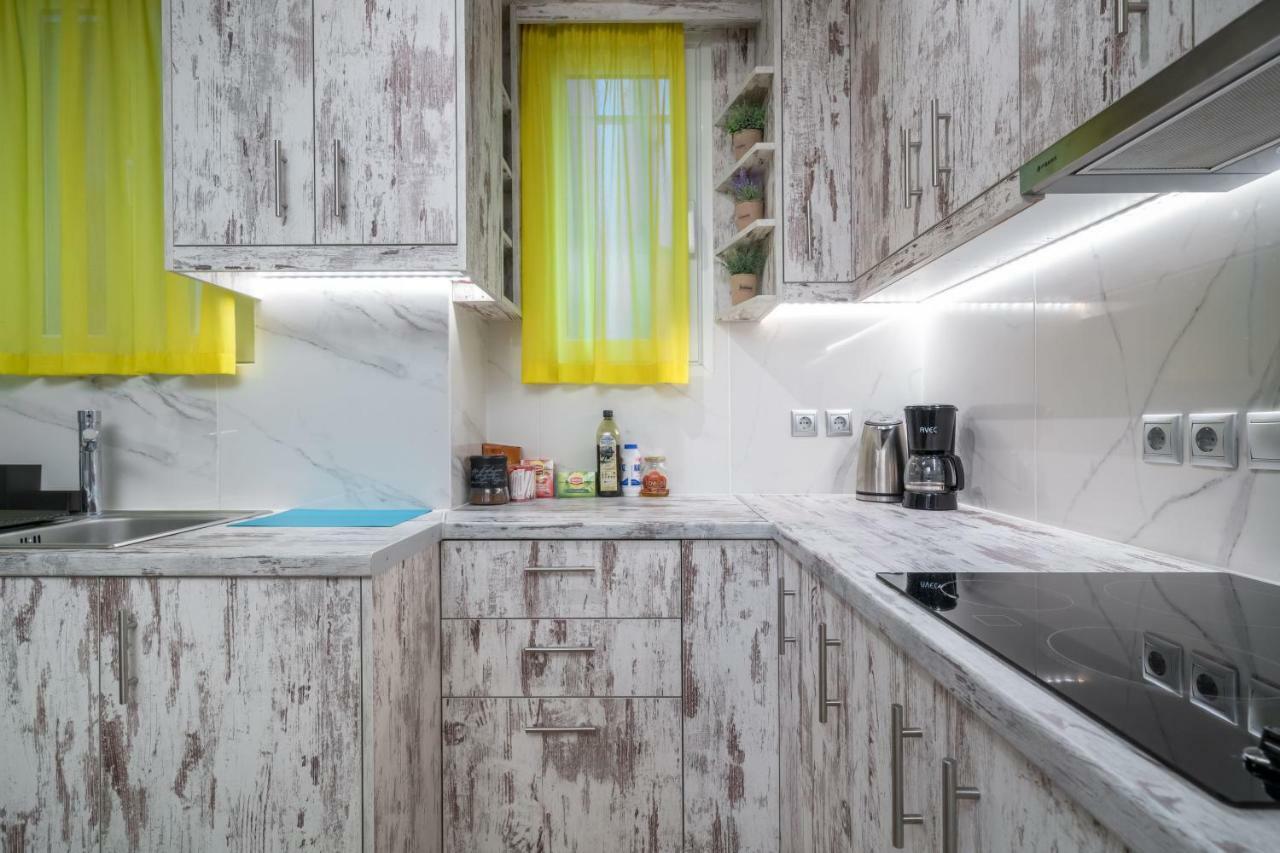 Ferienwohnung Modern & Stylish Apt At The Heart Of Athen Exterior foto