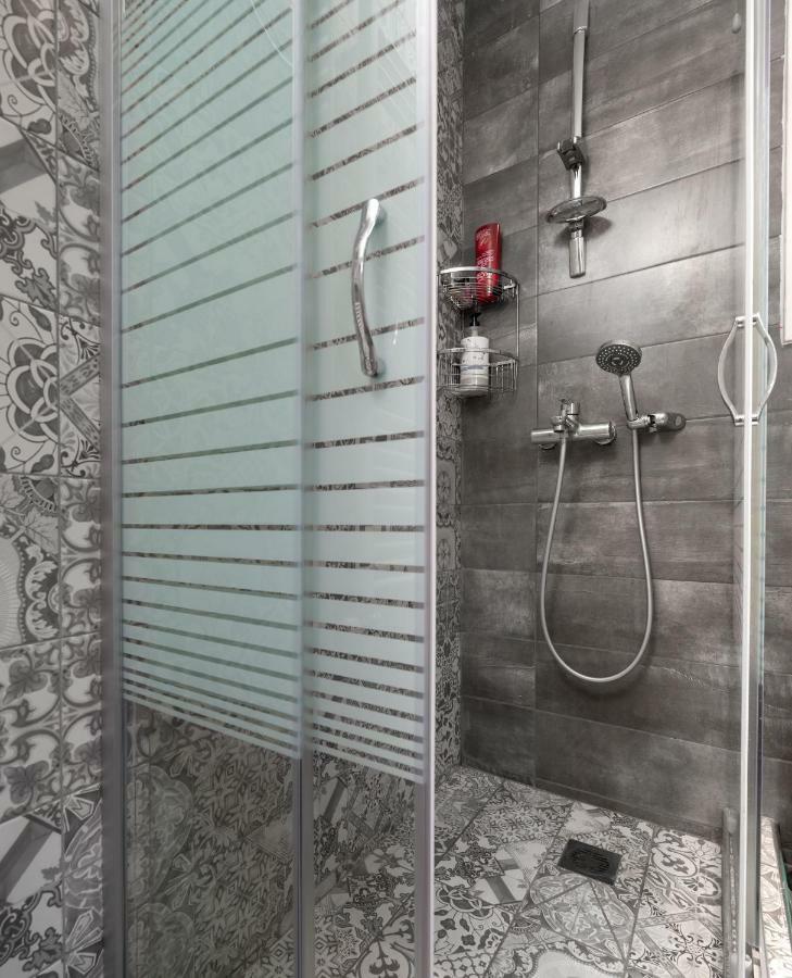 Ferienwohnung Modern & Stylish Apt At The Heart Of Athen Exterior foto