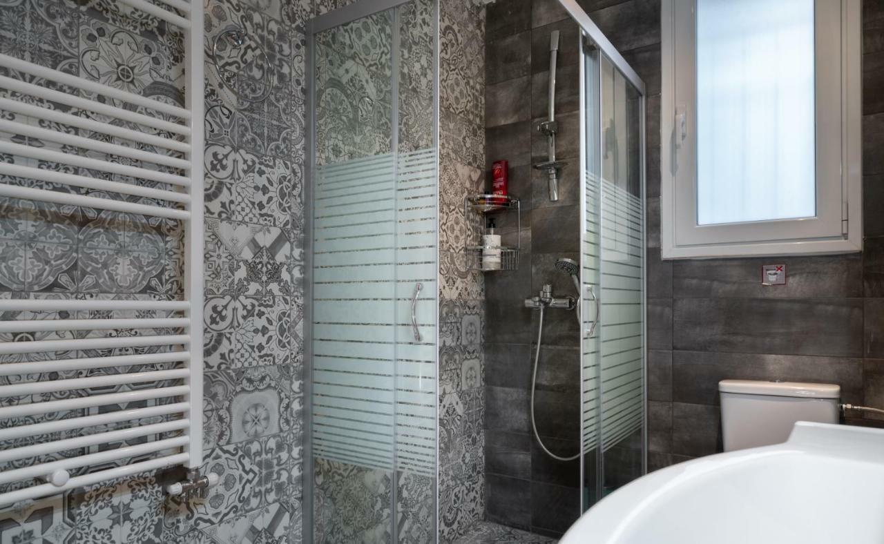 Ferienwohnung Modern & Stylish Apt At The Heart Of Athen Exterior foto